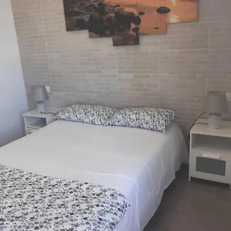 Puerto Del Carmen, Near Beach, Fast Wifi, Pool Apartment